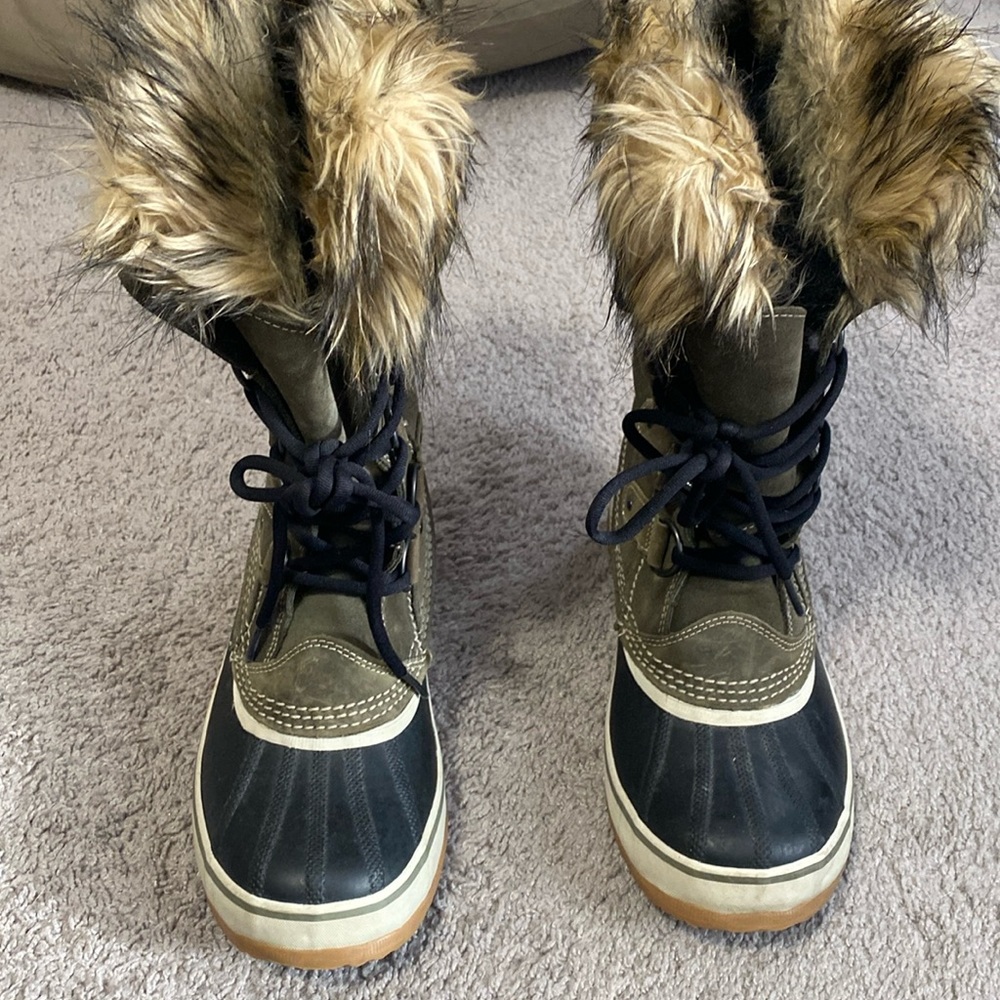 Warm Sorel winter boots size 8.